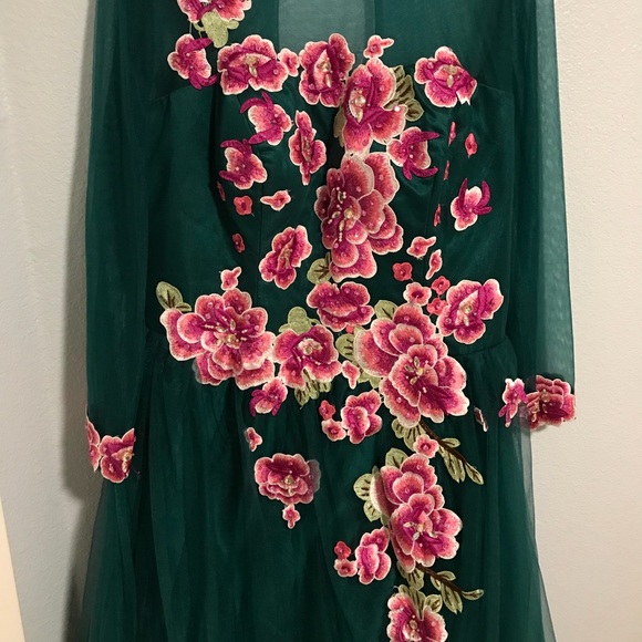 AMAZING Embroidered Floral Appliqué Prom Gown - Picture 5 of 7